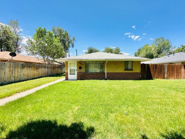 Foto del edificio - 3 bed 1 bath duplex near RiNo and City Par...