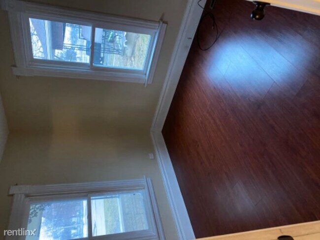 Foto del edificio - 5 br, 2 bath House - 1010 W Madison St