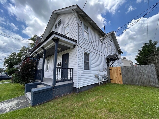 Building Photo - 400 Jamestown Ave
