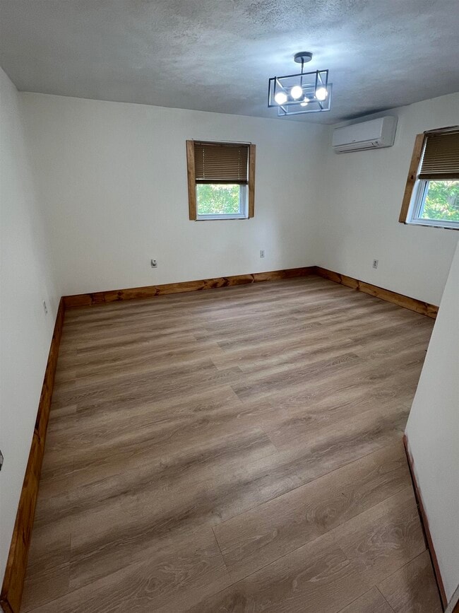 Building Photo - 192 Dorrs Corner Rd