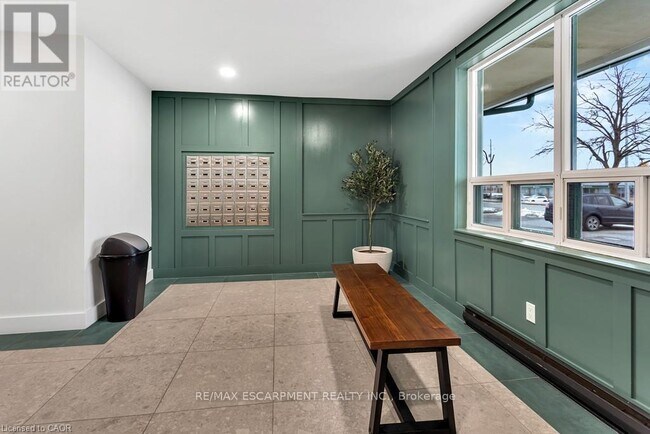 Building Photo - 421 Fairview Dr