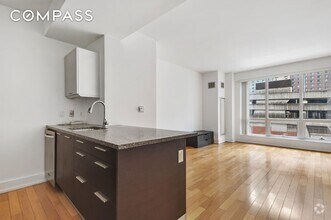Building Photo - 350 W 42nd St