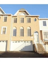 Building Photo - 3008 Estate Dr