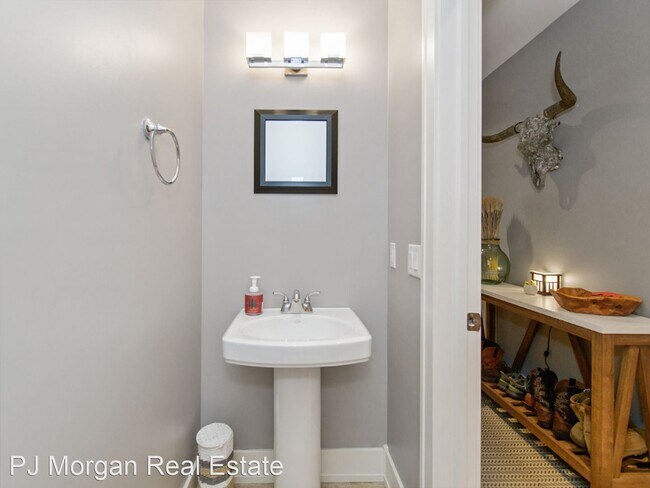 Foto del edificio - 2 br, 2 bath House - 1225 Leavenworth Plaza