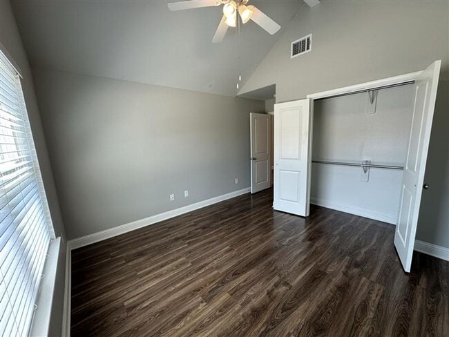 Building Photo - Magnolia Park #10774