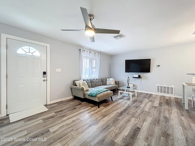 Foto del edificio - 760 Becker Ave NE