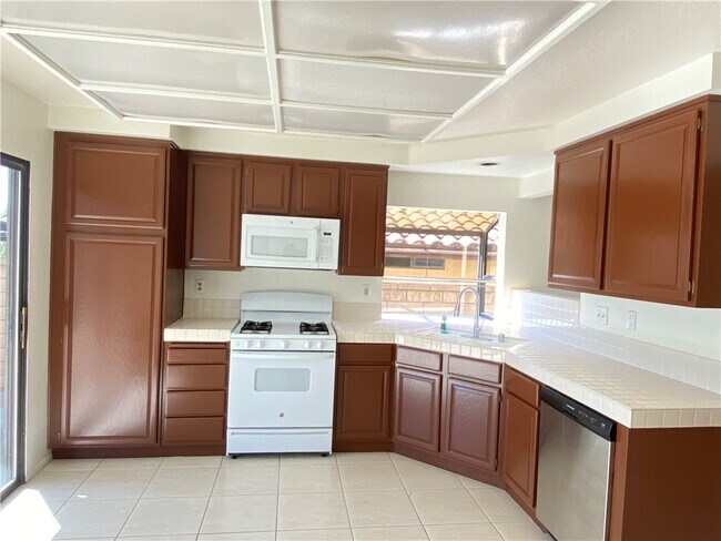 Building Photo - 17667 Hummingbird Way