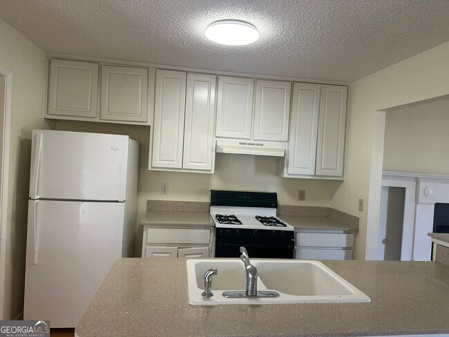 Building Photo - 839 Tramore Dr