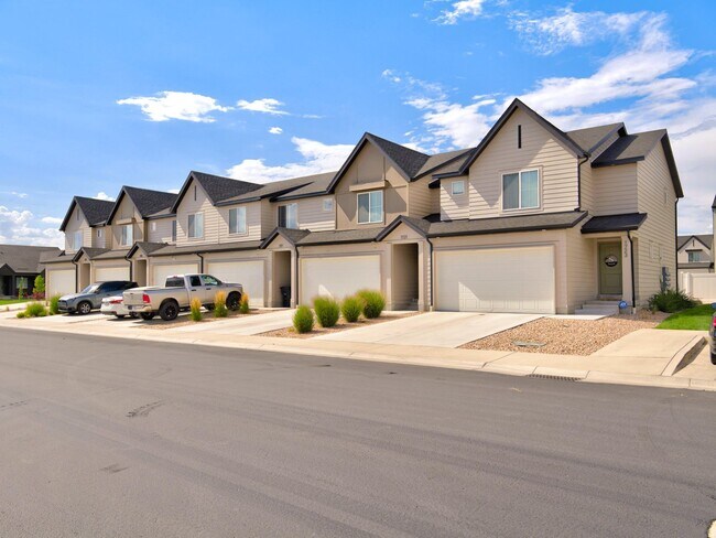 Building Photo - 1721 Albion Dr