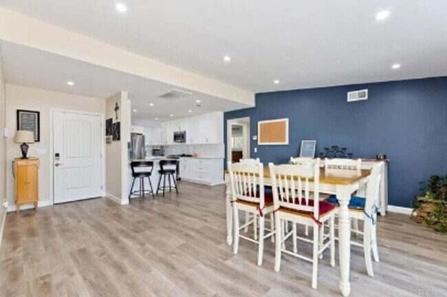 Building Photo - 1806 Wight Way