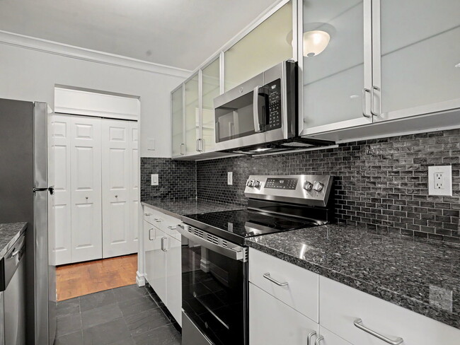 Building Photo - 180 Glenbrook Rd