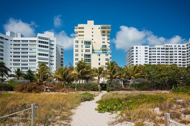 Beach Access - 5001 Collins Ave