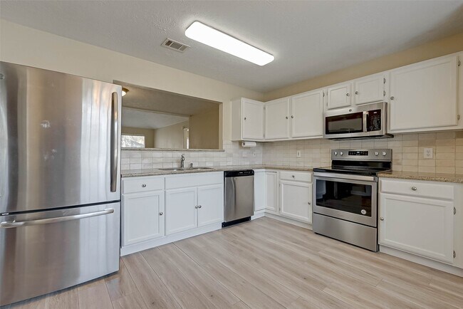 Foto del edificio - 2928 Laurelridge Dr