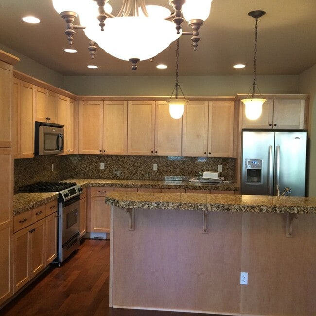 Building Photo - Spacious Home on Corner Lot with Excellent...