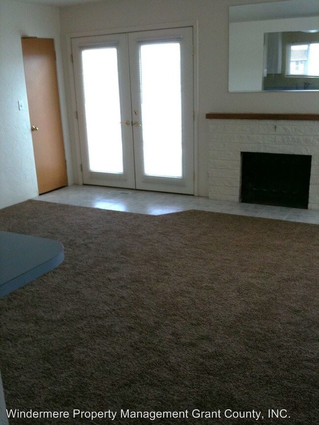 Foto del edificio - 1119 W Lakeside Dr