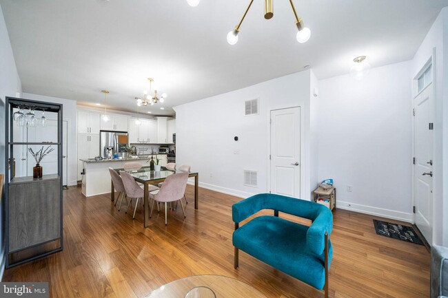 Foto del edificio - 407 Lakeview Ct