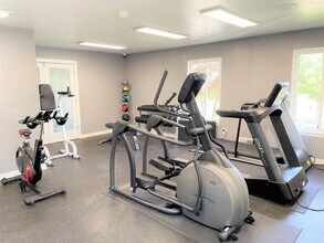 Interior Photo - Novi Ridge
