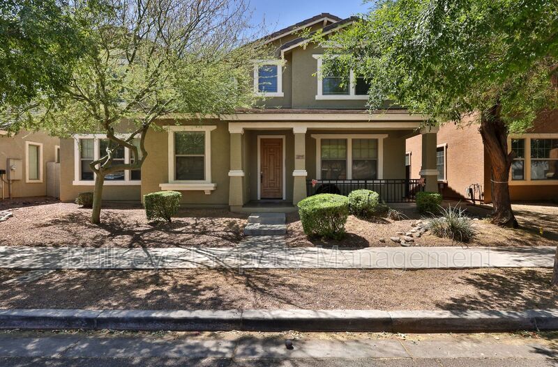 Primary Photo - 3291 E Franklin Ave