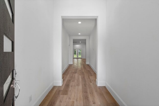 Building Photo - 3531 White Oak Point Dr