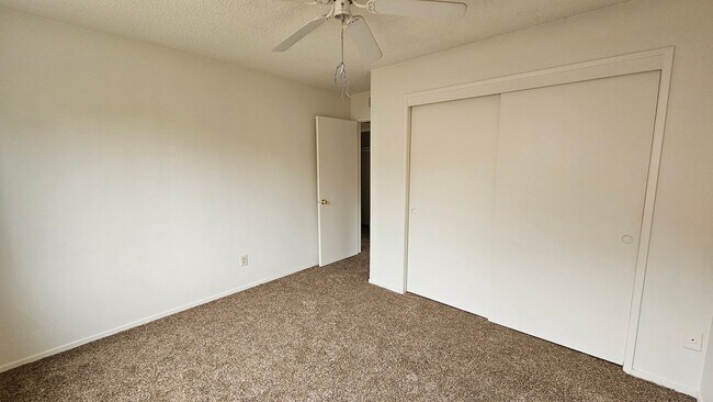 Foto del edificio - Coming Soon 3 bd 2 ba Townhome