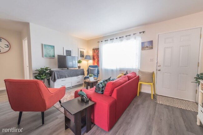 Building Photo - 2 br, 1 bath House - 203 W Hendy Ave