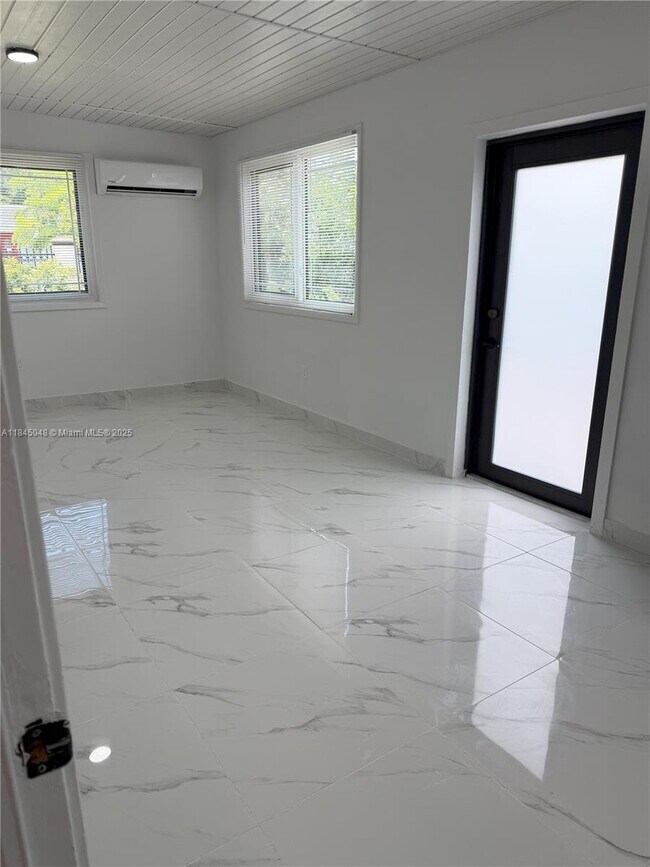 Foto del edificio - 4700 SW 2nd Terrace