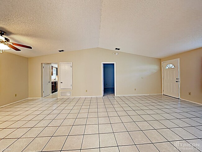 Building Photo - 1683 Donna Dr