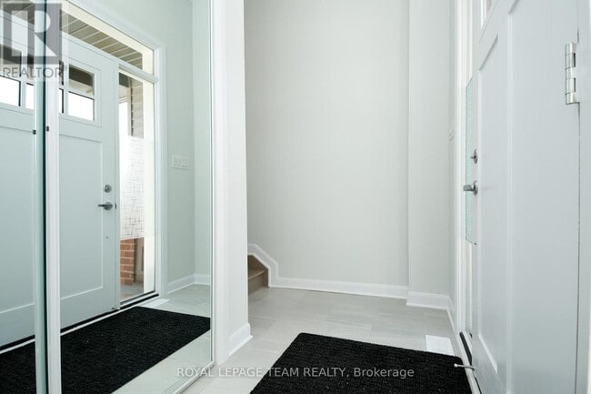 Building Photo - 645 Hamsa St