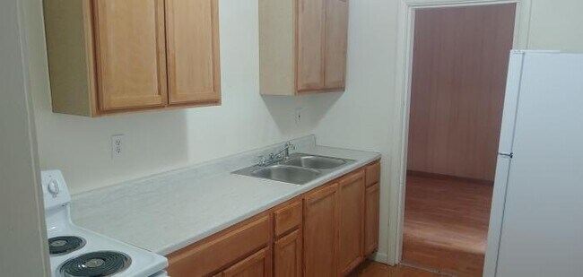 Building Photo - 2 bedroom in Cheyenne WY 82001
