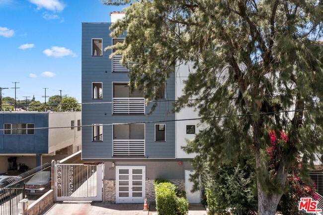 Foto del edificio - 6815 Baird Ave