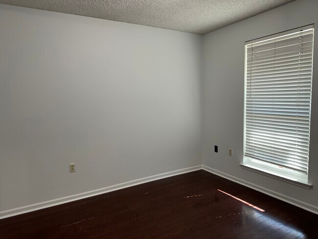 Foto del edificio - 350 Meadow Crossing Dr
