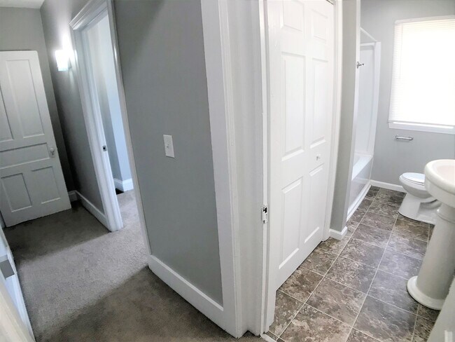 Foto del edificio - Fantastic Three Bedroom Townhome - small b...