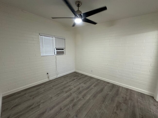 Foto del edificio - 1022 N Palo Verde Blvd