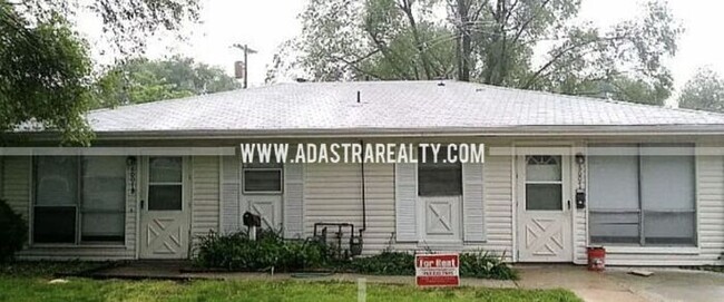 Building Photo - Affordable Duplex in Grandview-Available N...