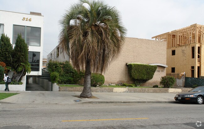Building Photo - 320 S Oxford Ave