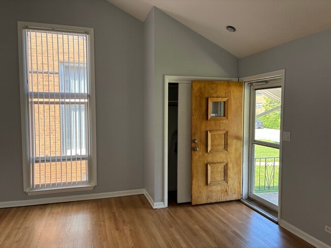 Building Photo - 6736 N Kimball Ave