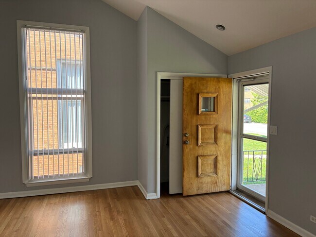Foto del edificio - 6736 N Kimball Ave