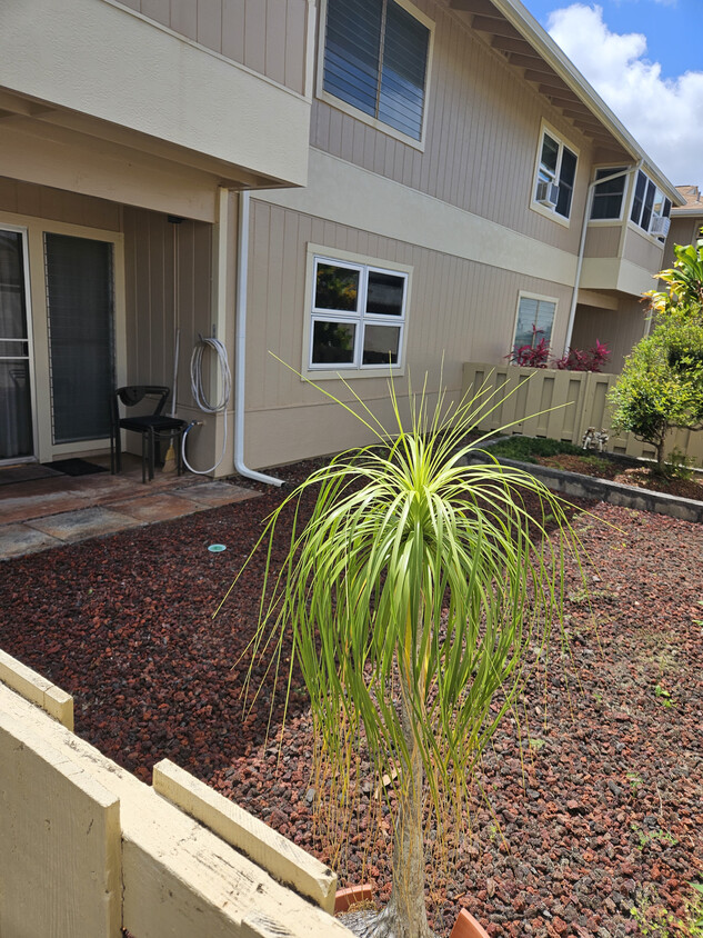 Lanai with courtyard - 95-1050 Makaikai St