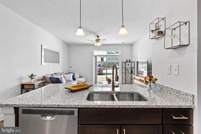 Building Photo - 3200 Larkwood Cir