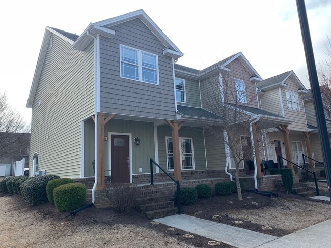 Building Photo - End Unit Townhome in Cornerstone