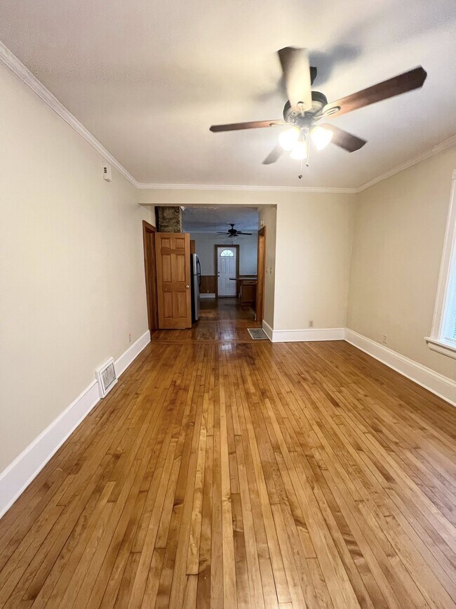 Foto del edificio - 3336 N Bartlett Ave