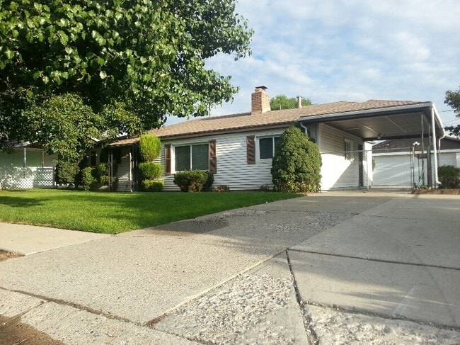 Wonderful Home in Kearns with Garage and F... - Wonderful Home in Kearns with Garage and F...