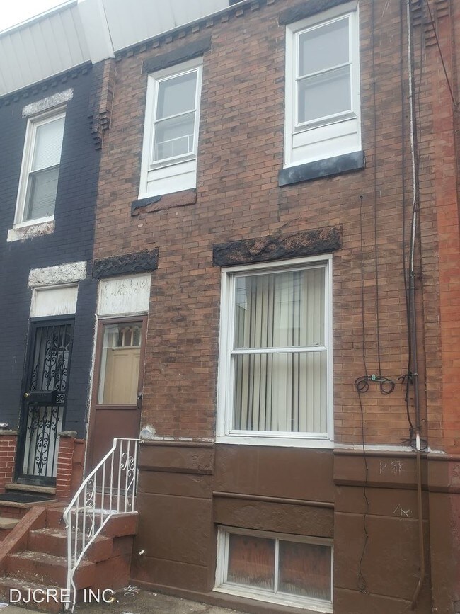 Building Photo - 3 br, 1 bath House - 2424 S Franklin Street