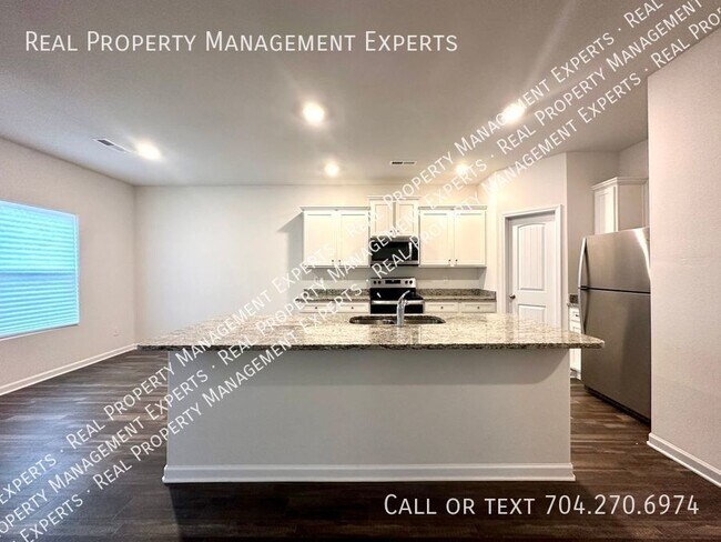 Building Photo - Amazing 4BR/2.5BA Home in Charlotte!