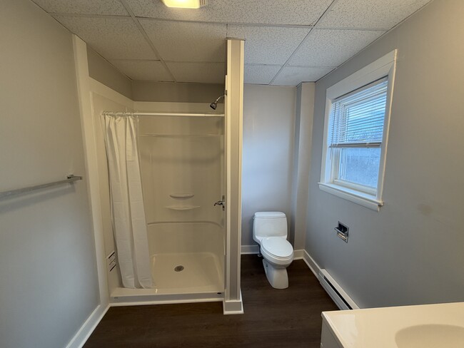 Building Photo - 300-306 W Main St