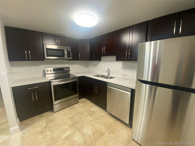 Foto del edificio - 8101 SW 72nd Ave