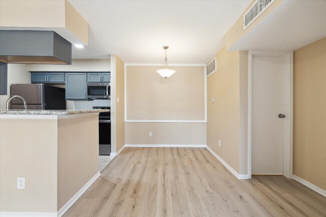 Foto del edificio - 11201 Lynbrook Dr