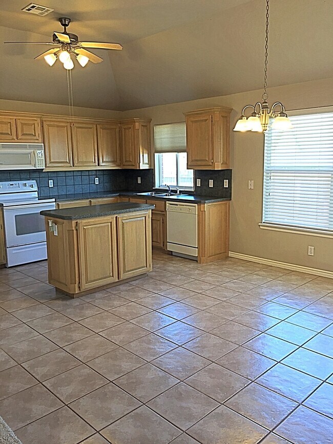 Foto del edificio - 1745 Sq. Ft.- Open Floor Plan- Edmond Schools