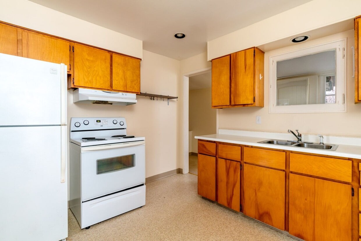 Primary Photo - Richmond Cutie - 2 BR 1 BA House