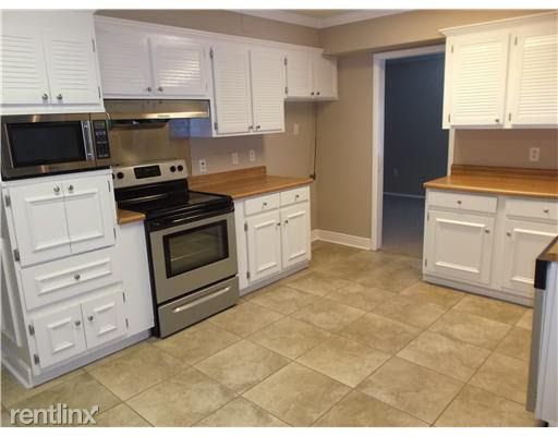 Building Photo - 4 br, 2.5 bath House - 2401 Palmer Dr